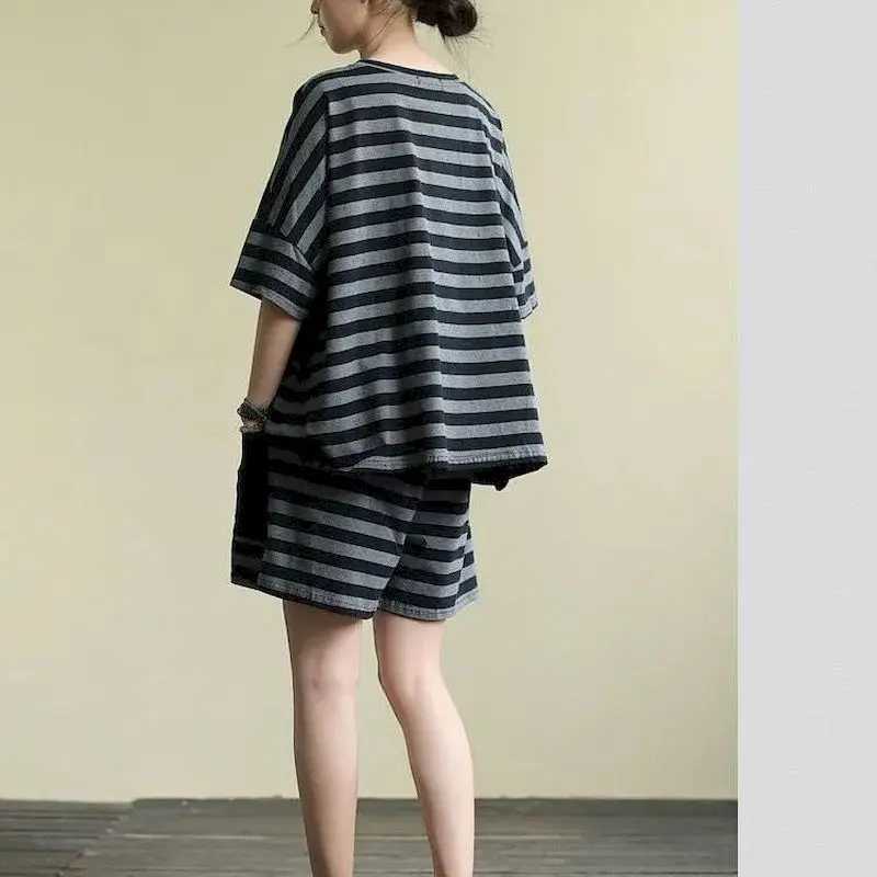 Women's Two Piece Pants Womens Short-slved Suit 2024 Summer New Oversized Striped T-shirt Short Pants Two Piece Sets Oversized Women Clothing Sui
