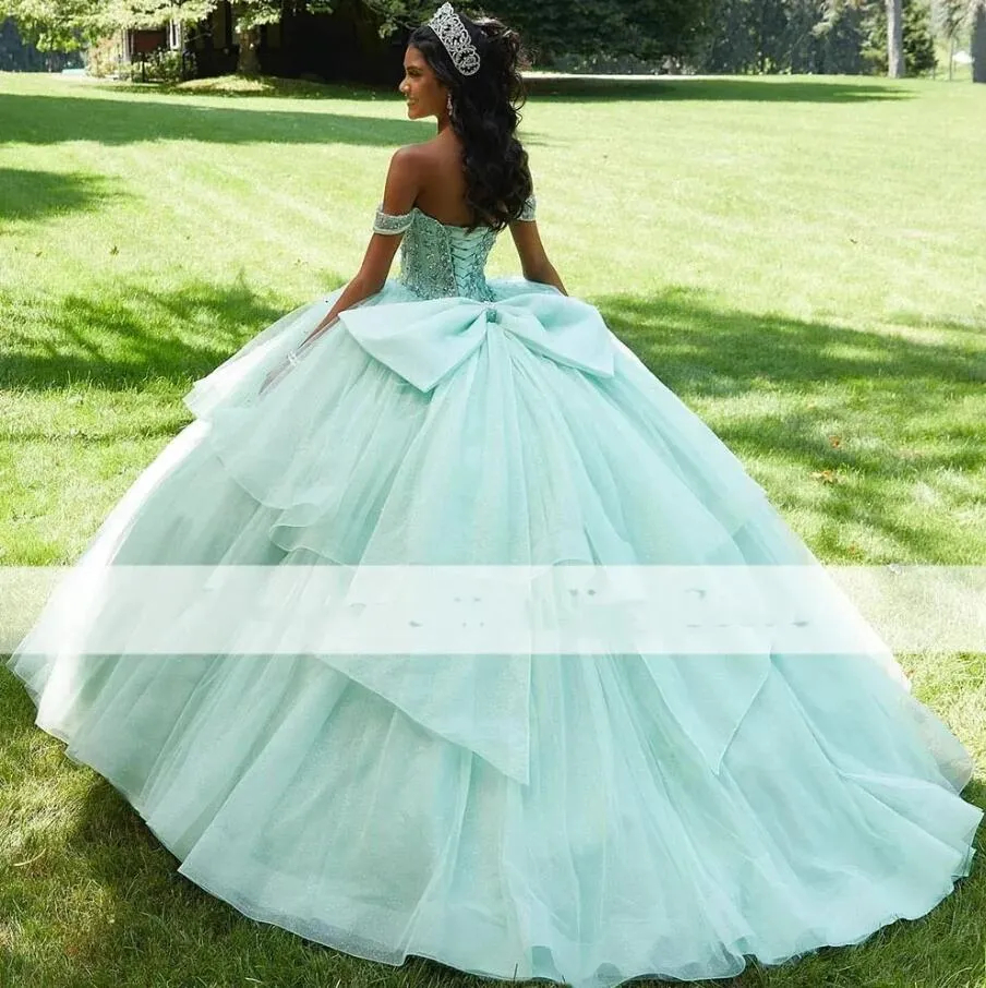 Mint Green Princess Quinceanera Dresses With Bow Back 2025 Off Shoulder Ball Gown Sweet 16 Dress Lace Appliques Beaded Special Occasion Wear