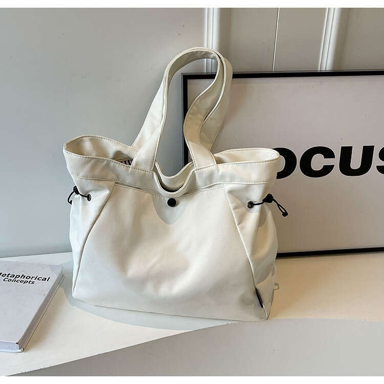 Nylon Cloth Women's New Style, Popular This Year, Large Capacity Tote Summer Versatile Single Shoulder Class Commuting Bag, Fashionable Quality, 