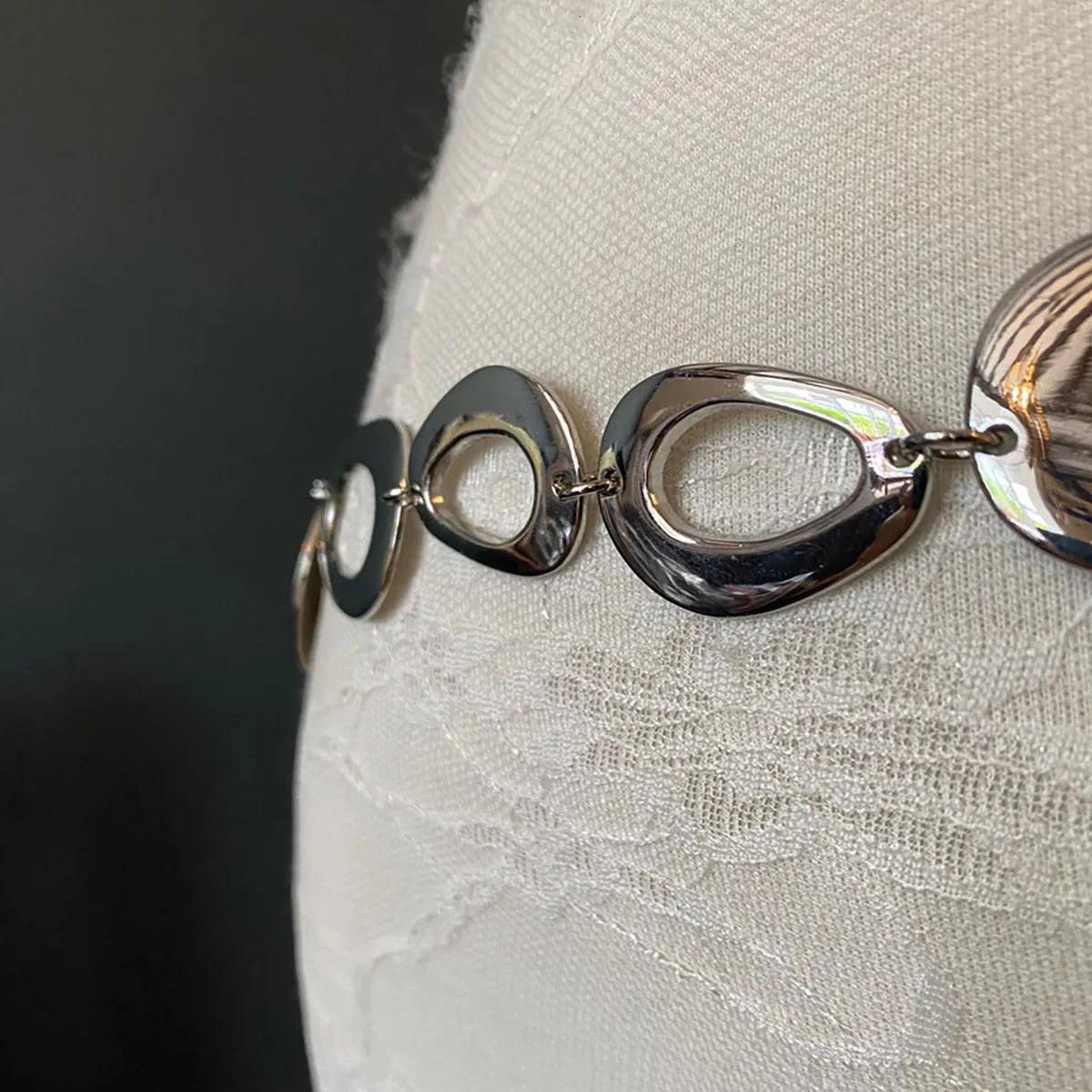 Fashionable Hollow Waist Chain Metal Ring Belt Women s Personalized Irregular n Geometric Shape 241213
