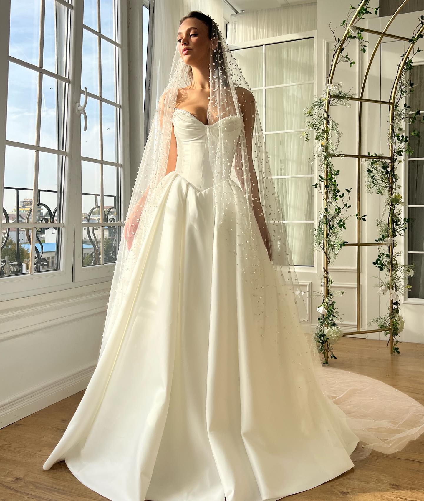 Pleated Designer Wedding Dresses Strapless Necke Bridal Gowns Custom Made A E Sweep Train Satin Vestido De Novia