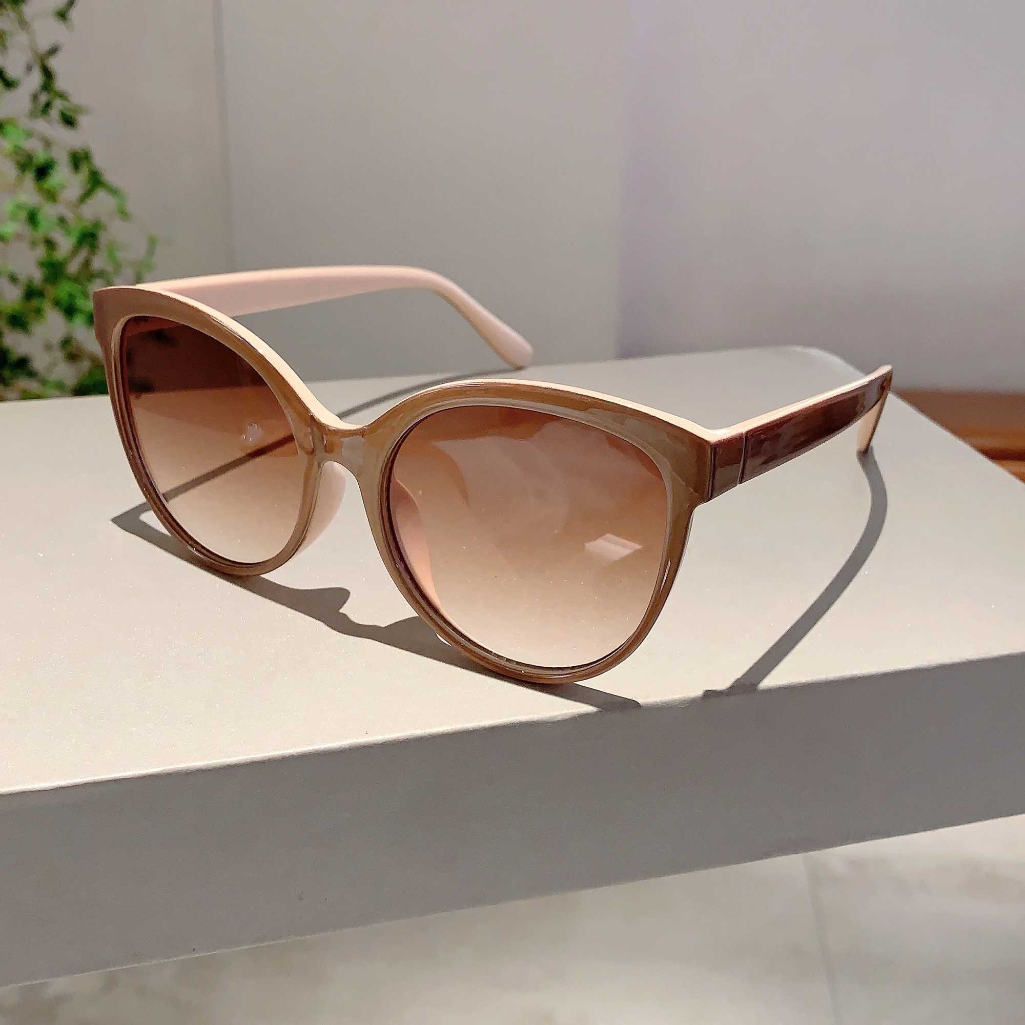 KAMMPT Vintage Cat Eye Sunglasses 2024 New Women Stylish Oversized Candy Color Outdoor Shades Fashion Brand Design Sun GlassesX241213