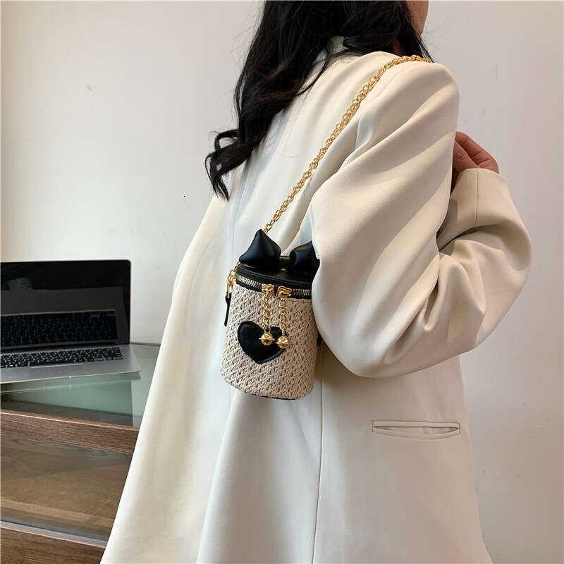 2025 New Bohemian Mini Splicing Straw Water Bucket Women's Crossbody Woven Chain Bow Bag