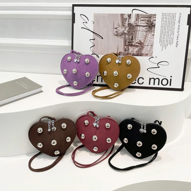 Totes Suede Leather Women Handbags Cute Ladies Heart Shaped Shouder Bag Fashion Love Purse Clutches Female Rivet Crossbody Mini zhanyishengli