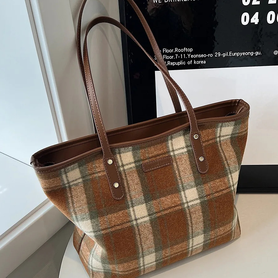 Checkered Large Bag for Womens Autumn/Winter Trendy Korean Retro Tote Bag Academy Style Large Capacity Bag 241206