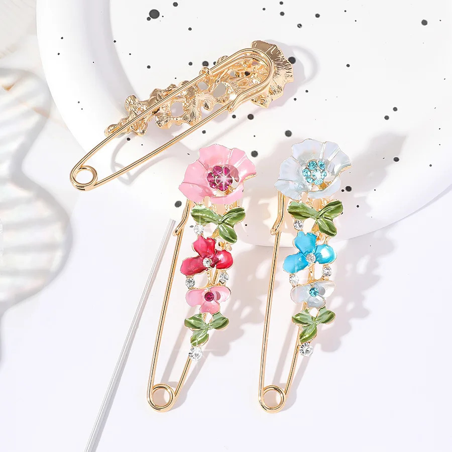 Sweet Flower Shape lapel pin inlaid with shiny chest fully matched Versatile Corsage accessories 241210