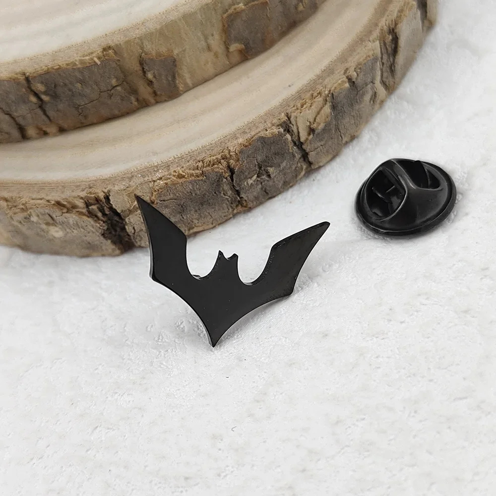 Stainless steel bat brooch mens Halloween jewelry accessories goldplated 3color lapel pin holiday gift 241210