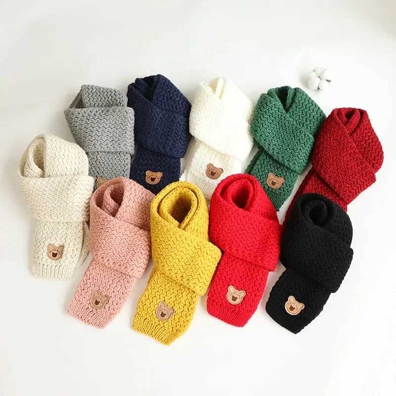 Scarves Wraps New Trendy Kid Scarf Boys Girls Cute Knitted Acrylic Warm Soft Small Baby Cartoon Bear Pattern Red Christmas H2412134A0I