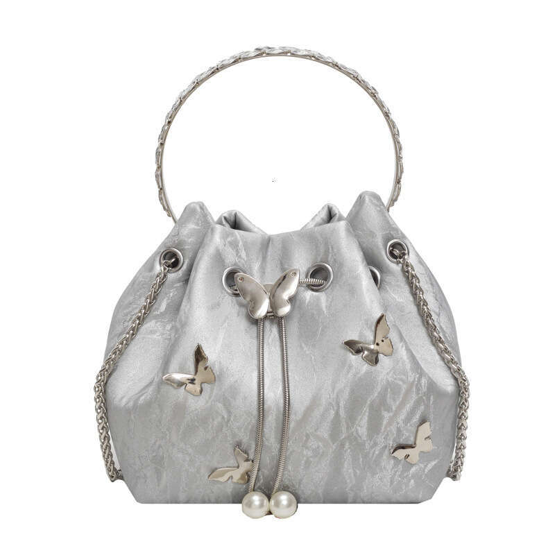 Small Instagram style, trendy drawstring bucket niche and versatile commuting chain crossbody bag, women's 2024 new casual fashion trend clothing