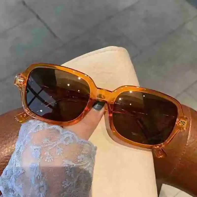 Vintage Square Sunglasses Woman Mirror Retro Rivet Yellow Sun Glasses Female Brand Designer Fashion Black Oculos De SolX241213