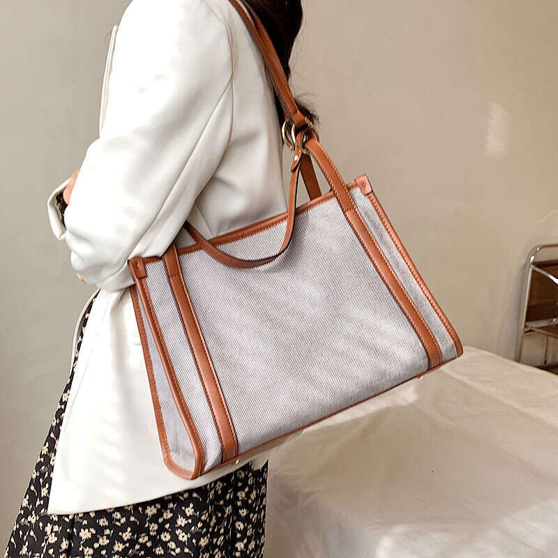 New Trendy Stylish Women's Hand-Held Shoulder With Contrasting Colors, Large Capacity And High-End Feel, Daily Commuting Tote Bag