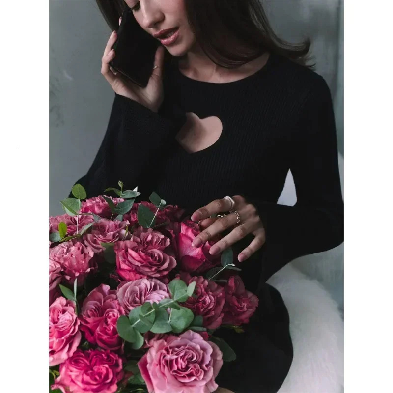 Ribbed Knitted Full Flare Long Sleeve Sweater Heart Shape Hollow Out Slim Pullover Jumper Women Casual Y2k Fashion Streetwear 241203