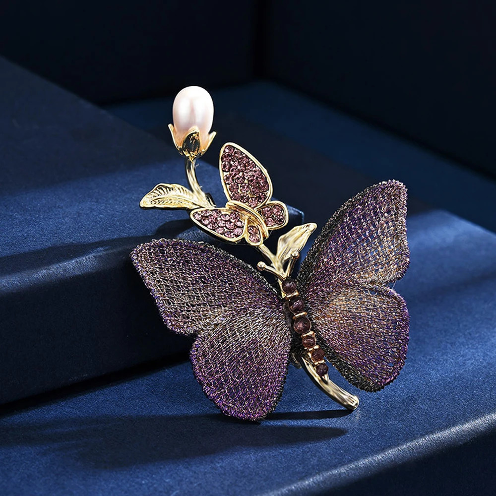 Exquisite embroidered butterfly breast with artificial pearls elegant animal pin womens suit dress birthday gift 241210