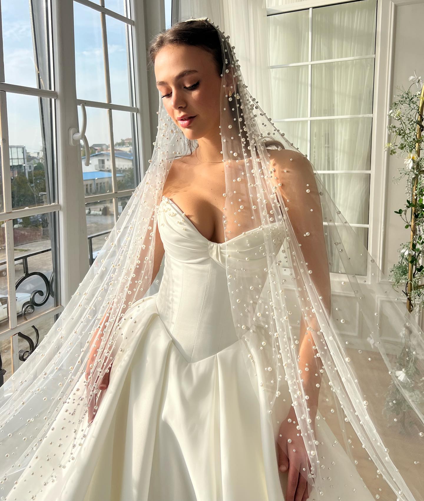 Pleated Designer Wedding Dresses Strapless Necke Bridal Gowns Custom Made A E Sweep Train Satin Vestido De Novia