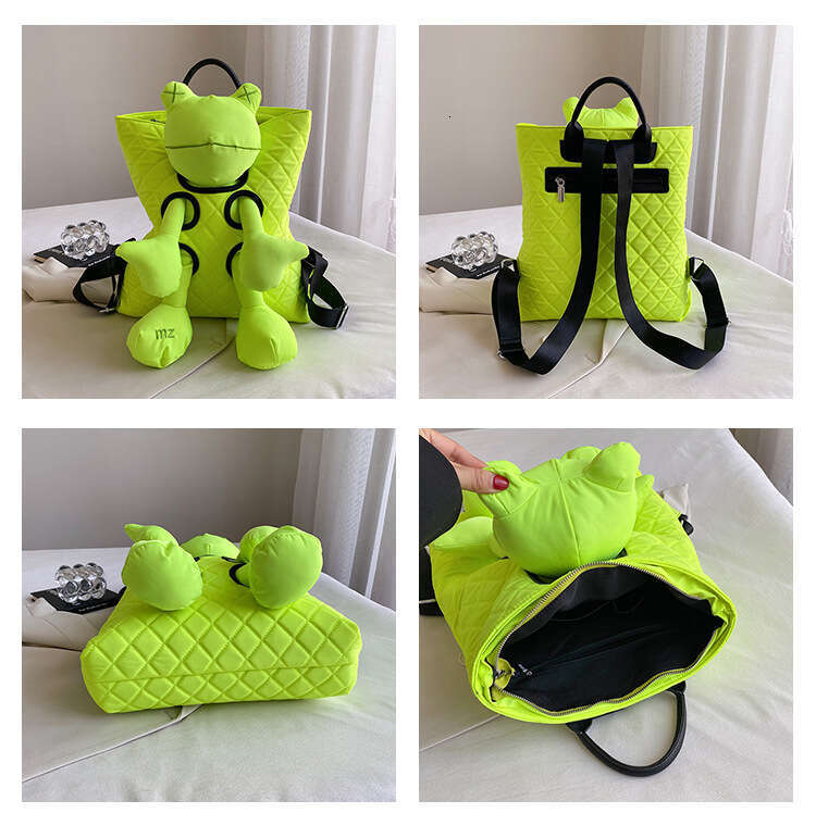 Japanese trendy and cool doll women's bag, internet famous outdoor backpack, niche large capacity shoulder bag 2024 new casual versatile fashion 