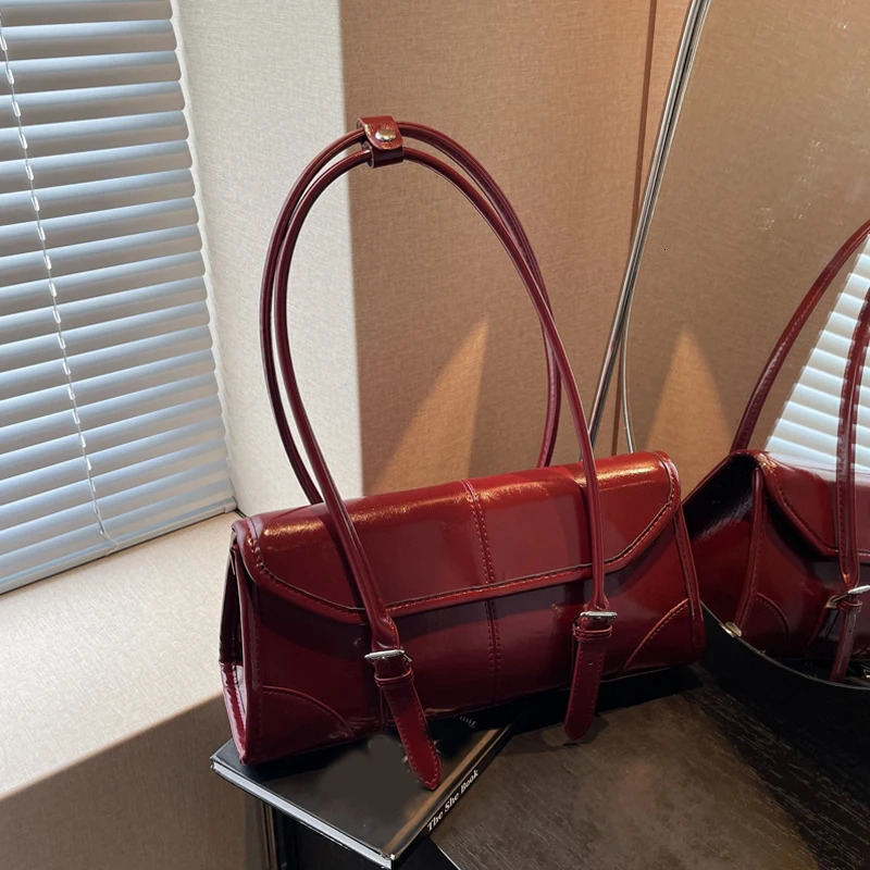 High end Burgundy Oil Wax PU Leather Bottom Bag Elegant Womens Magnetic Buckle Shoulder Bag Womens Handbag 241205