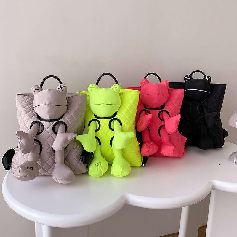 Japanese trendy and cool doll women's bag, internet famous outdoor backpack, niche large capacity shoulder bag 2024 new casual versatile fashion 