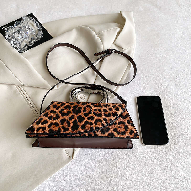 Niche design bag for women, internet celebrity, spicy girl leopard print small square high-end handbag, shoulder crossbody bag, 2024 new style, chic a