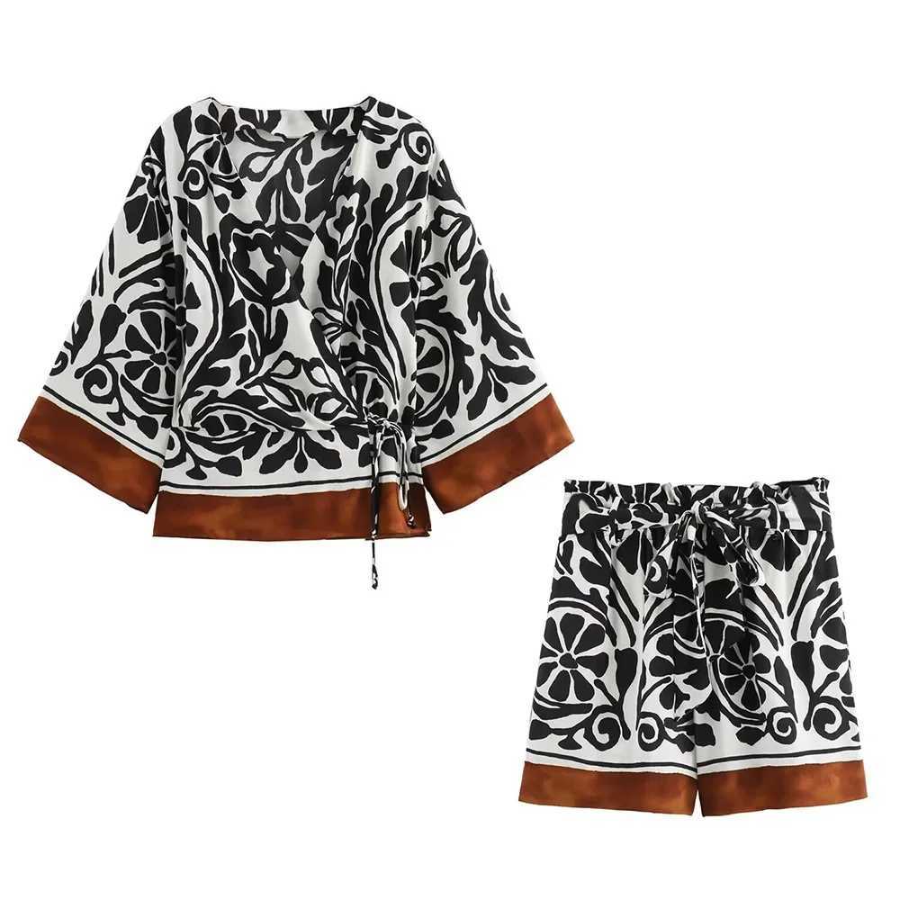 Women's Two Piece Pants 2024 Summer New Womens Fashion V-neck Printed Loose Shirt High Waist Paper Bag Printed Bermuda Shorts Set Y241213491K