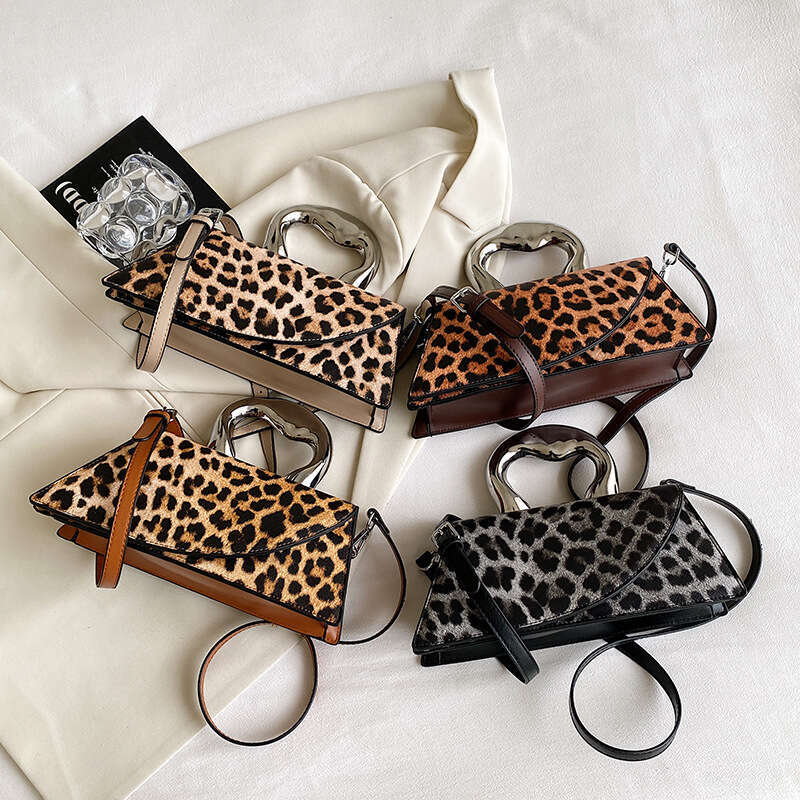 Niche design bag for women, internet celebrity, spicy girl leopard print small square high-end handbag, shoulder crossbody bag, 2024 new style, chic a
