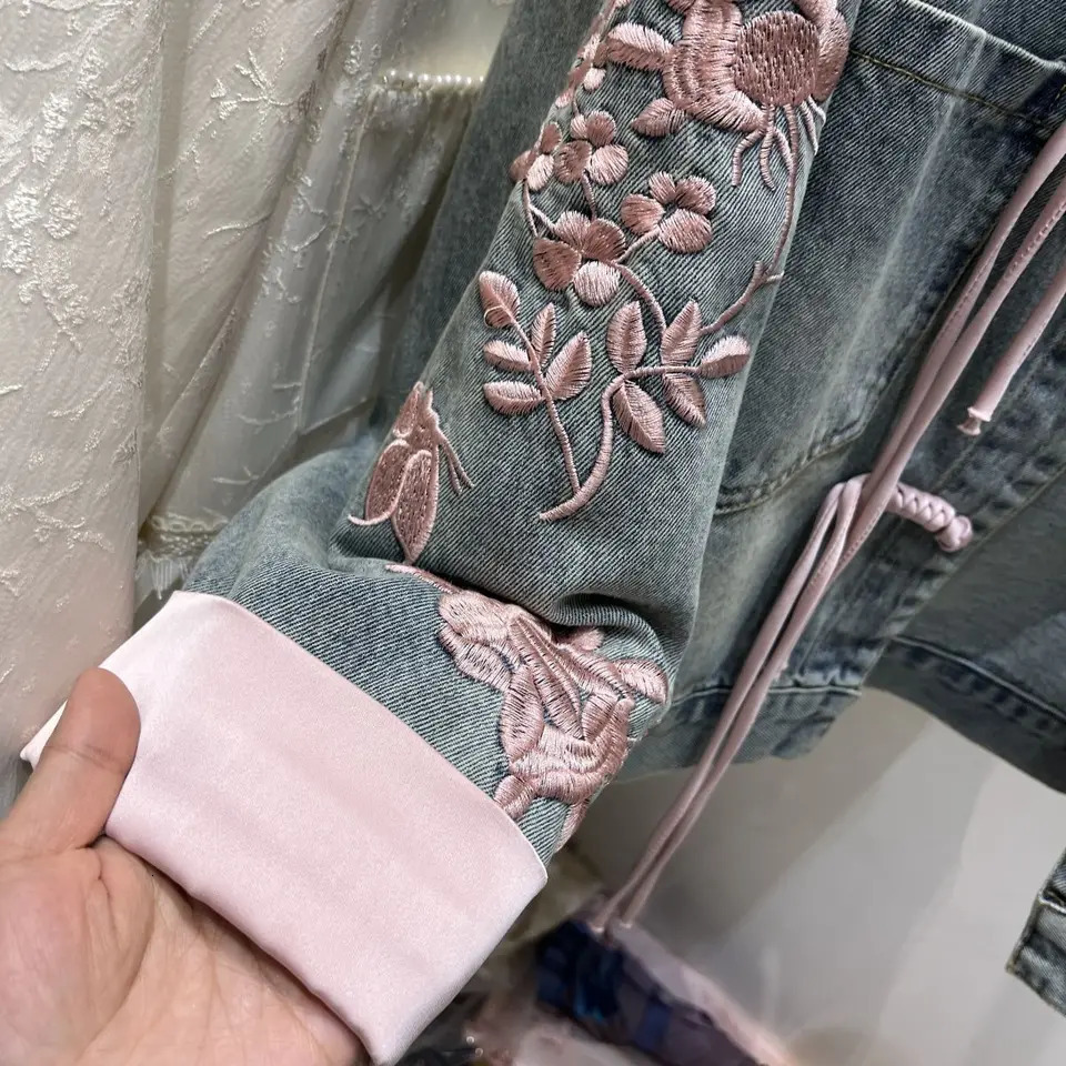 Short button denim jacket womens Chinese standing collar top 2024 Spring bomber jacket fashionable street jeans jacket women 241209
