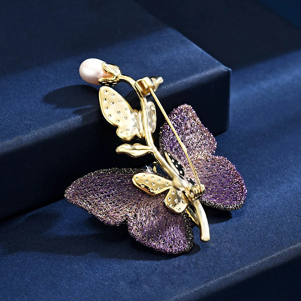 Exquisite embroidered butterfly breast with artificial pearls elegant animal pin womens suit dress birthday gift 241210