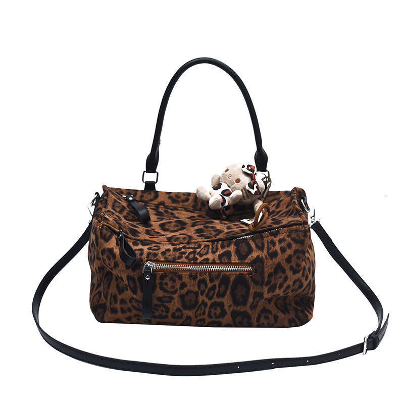 Leopard print female niche design, lazy style crossbody large capacity trendy armpit single shoulder commuting bag, 2024 new casual fashion trend clot