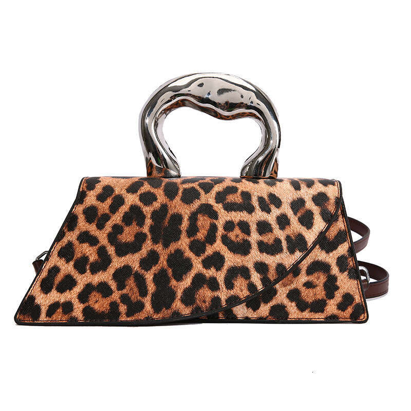 Niche design bag for women, internet celebrity, spicy girl leopard print small square high-end handbag, shoulder crossbody bag, 2024 new style, chic a