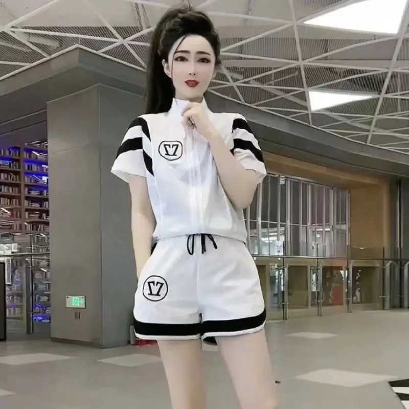 Women's Two Piece Pants Womens Sports Suit 2024 Summer New Short Slved Crop Top Casual Shorts Explosive Strt Outfits For Women Clothes Matching S