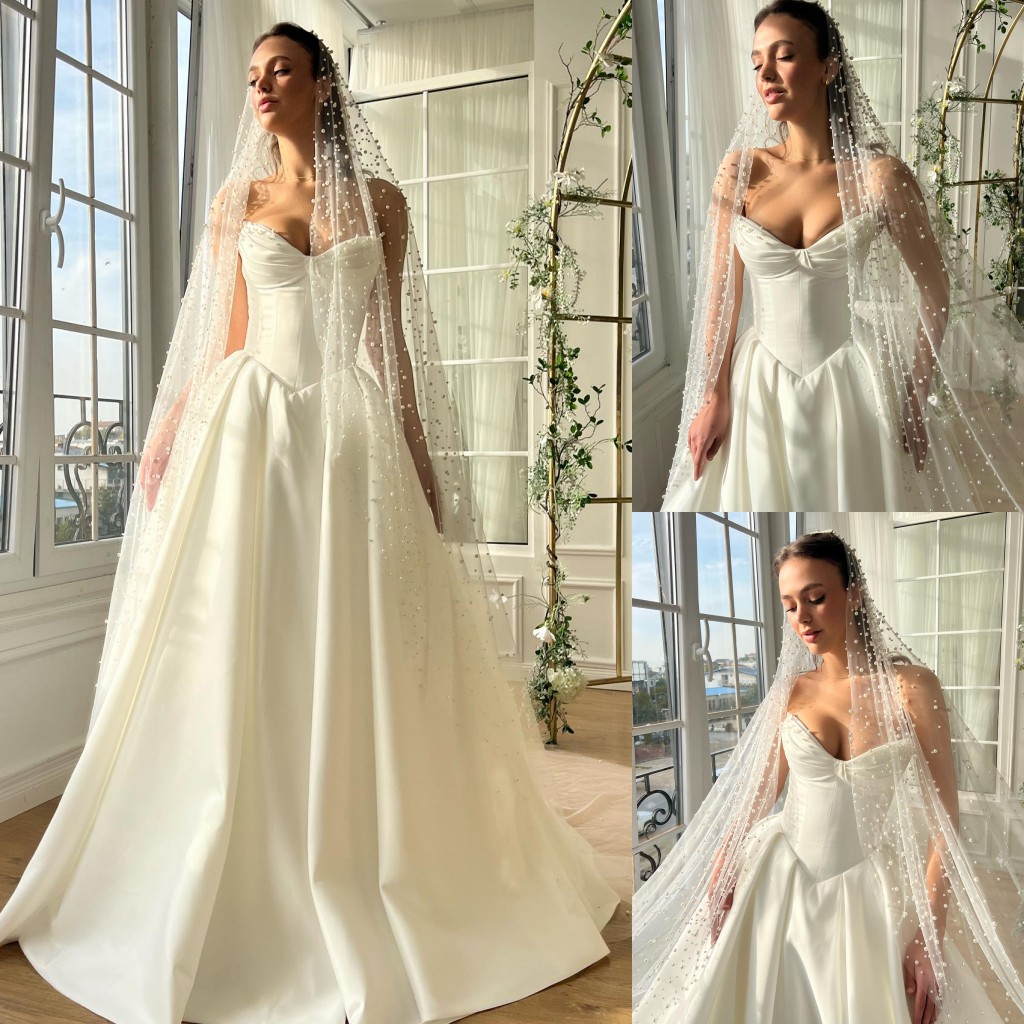 Pleated Designer Wedding Dresses Strapless Necke Bridal Gowns Custom Made A E Sweep Train Satin Vestido De Novia