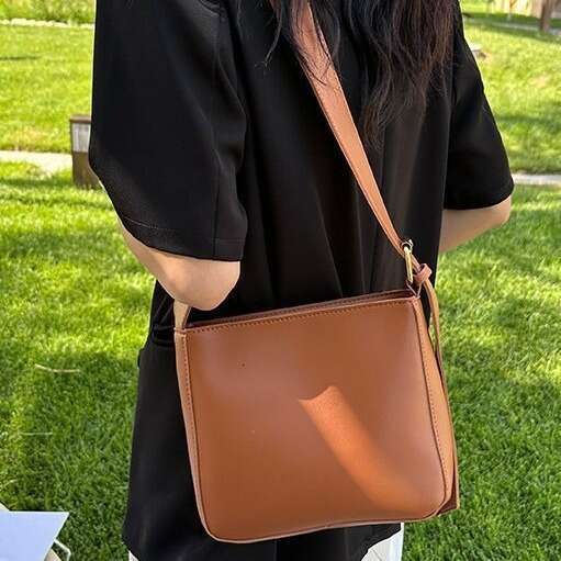 Cross Border Retro Casual Shoulder For Women, New Autumn Fashion Bucket Bag, Niche Trend Commuting Crossbody Bag