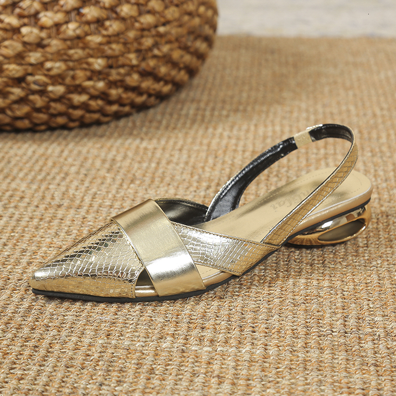 Beautiful Medium Heel Hollow Toe New Style 2024 Versatile Solid Color Summer Sgback Shoes Fashionable Women's Sandals