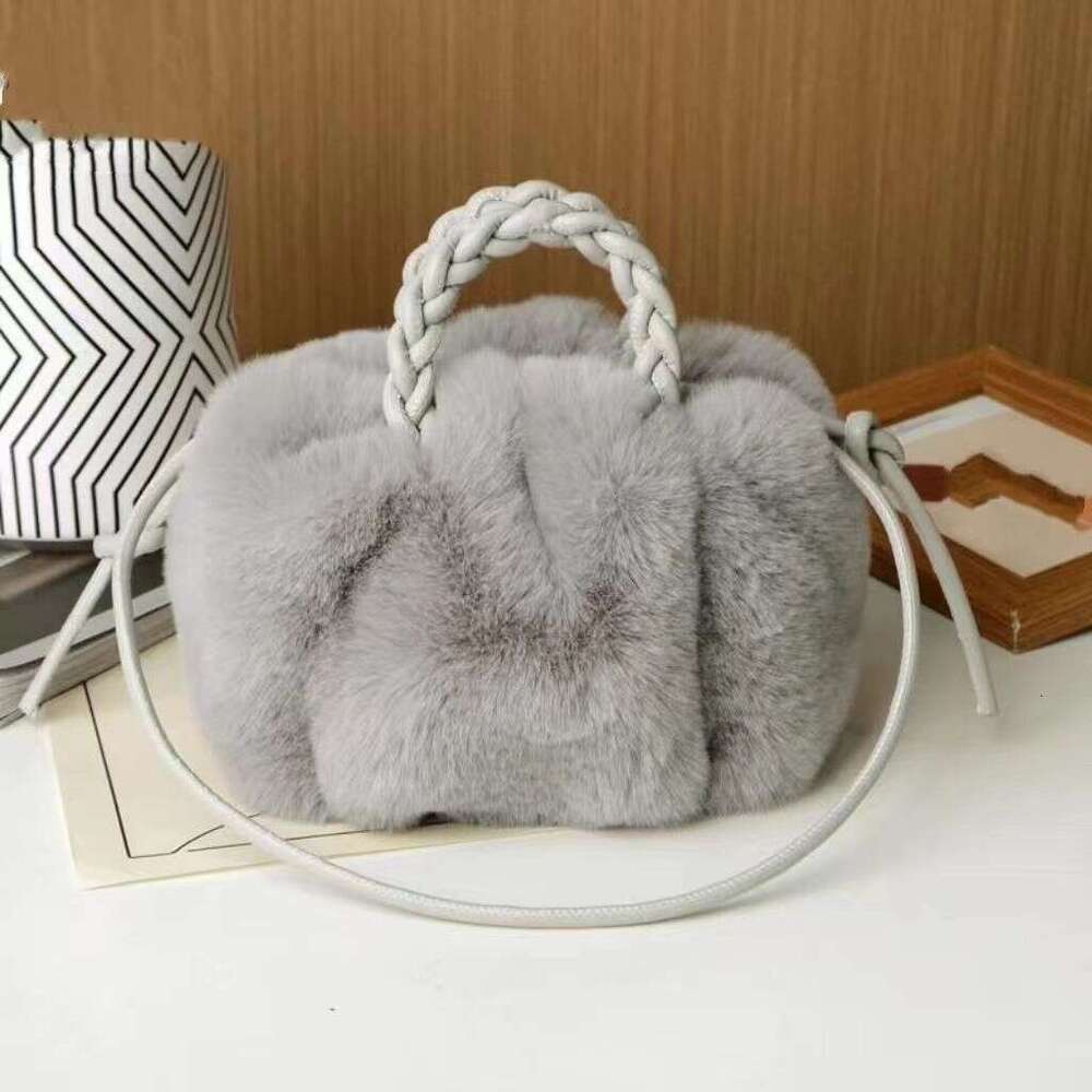 Cloud high-end plush versatile one shoulder bag, cute and fashionable