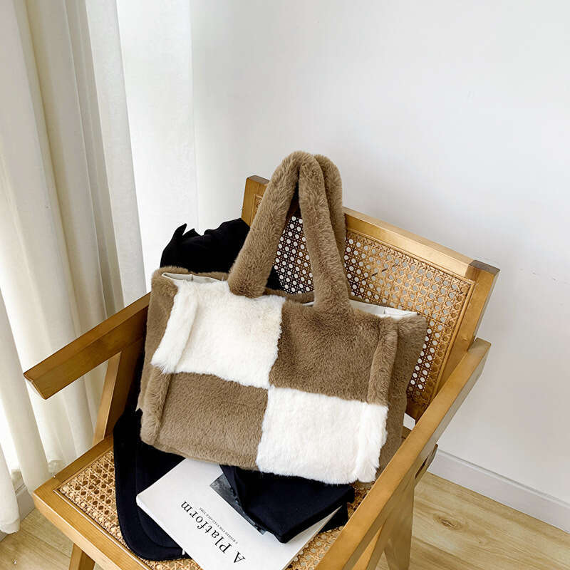 Small niche fur bag for women, autumn and winter fashion, large capacity plush hand-held tote bag, 2024 new casual versatile fashion clothing