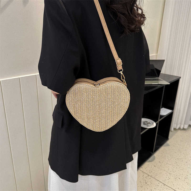 Fashion Simple and Beautiful Love Bag Summer New Fashion and Popular Shoulder Bag Casual Commuter Crossbody Womens Bag