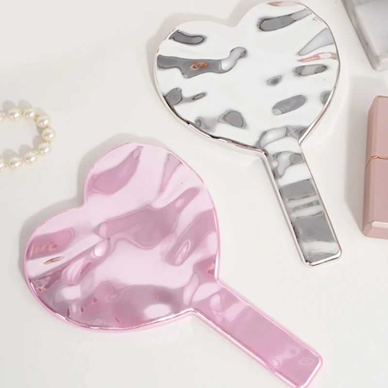1Pcs Handheld Makeup Mirror Love Heart Mirror Female Handle Makeup Cosmetic Beauty Tools Handheld Vanity Make Up MirrorXJ241213