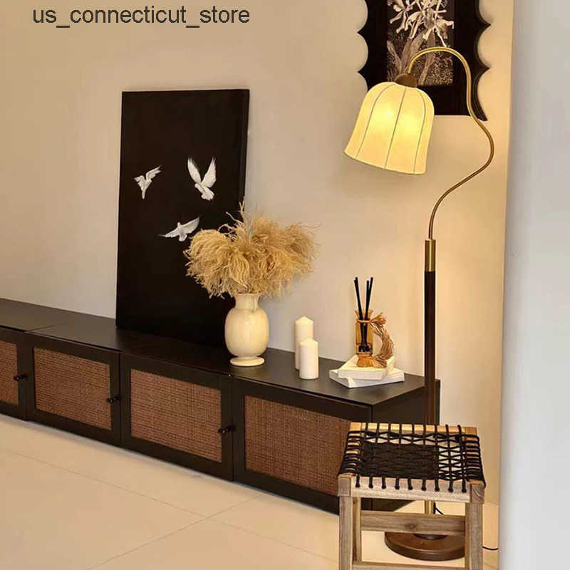 Floor Lamps Medieval vintage American walnut grain floor lamp retro living room vertical remote control lamp sofa side tall lamp luminaria L240910