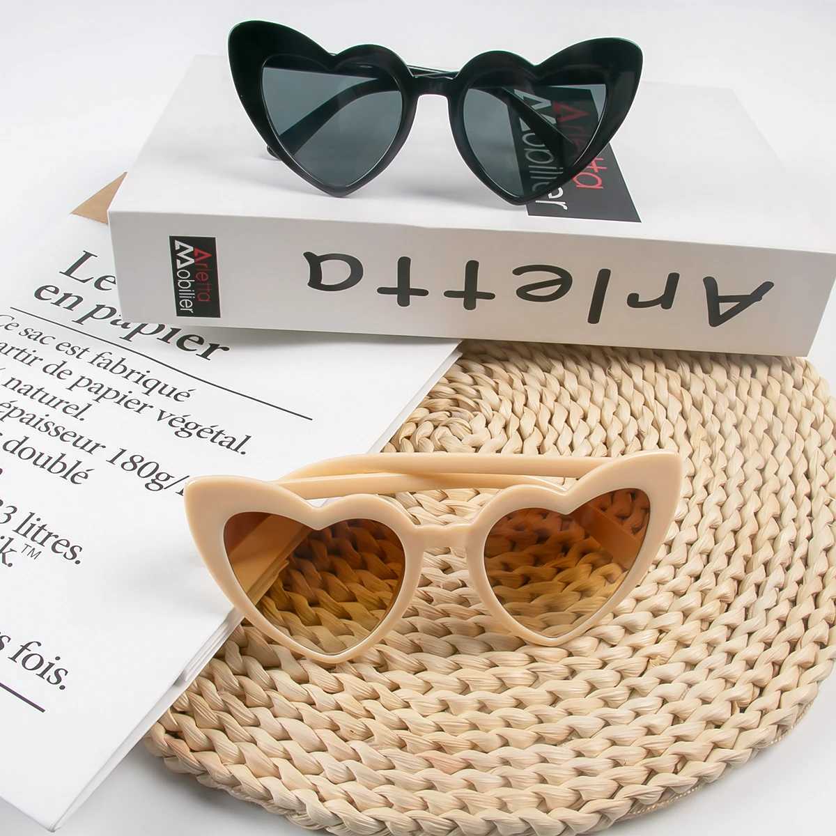 Sunglasses 1/5pcs Heart Shaped Sunglasses Women Cat Eye Female Sun Glasses Vintage Black White Eyewear Wedding Birthday Party Decorations H241213