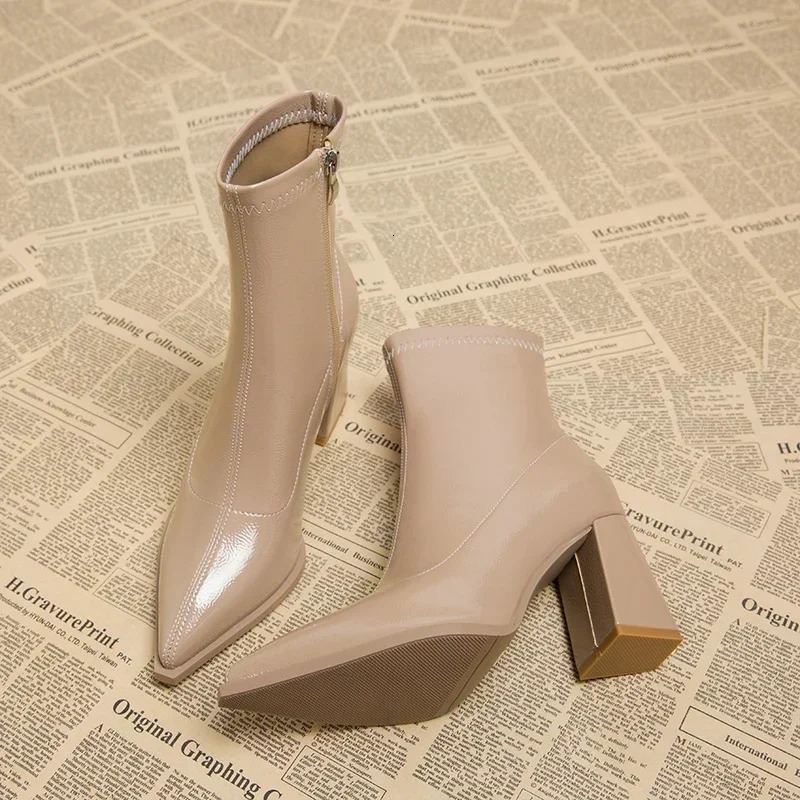 2024 Solid Color Versatile Womens Boots Comfortable Point Toe Temperature Workplace Ping Pong Womens Boots 241213
