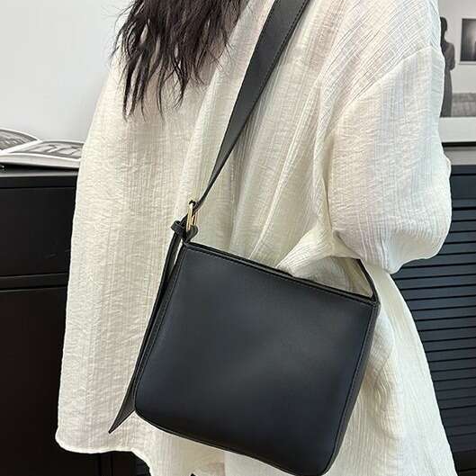 Cross Border Retro Casual Shoulder For Women, New Autumn Fashion Bucket Bag, Niche Trend Commuting Crossbody Bag