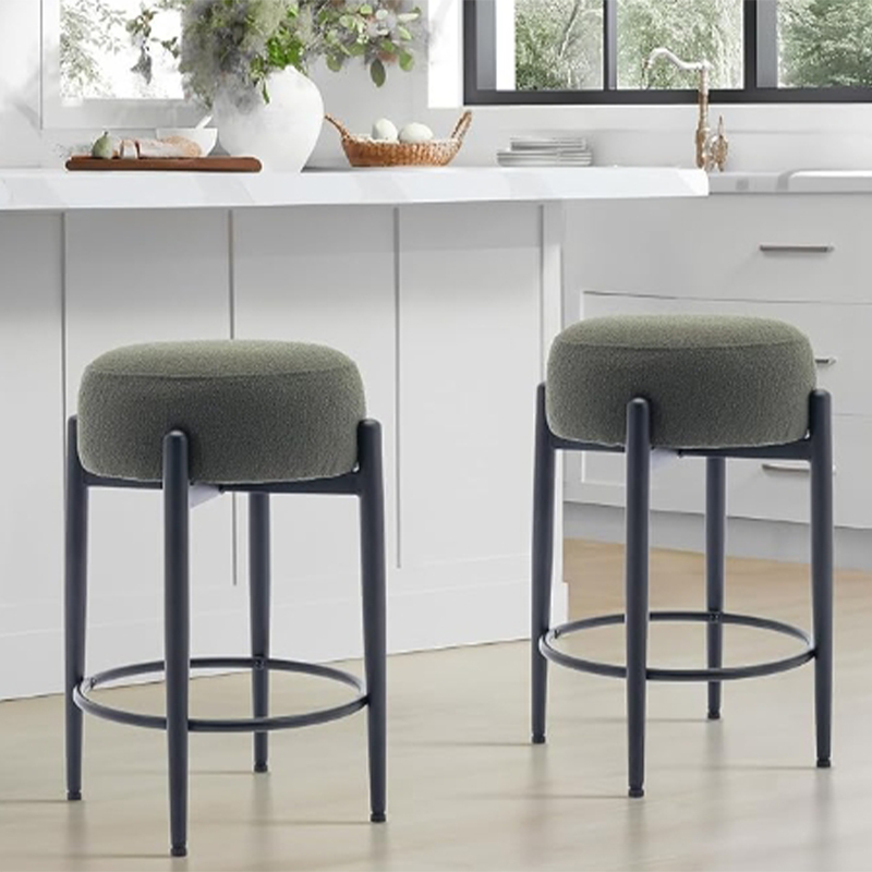 Contemporary Pub Style Seating - Sleek and Functional Bar Stool with High-Quality Materials