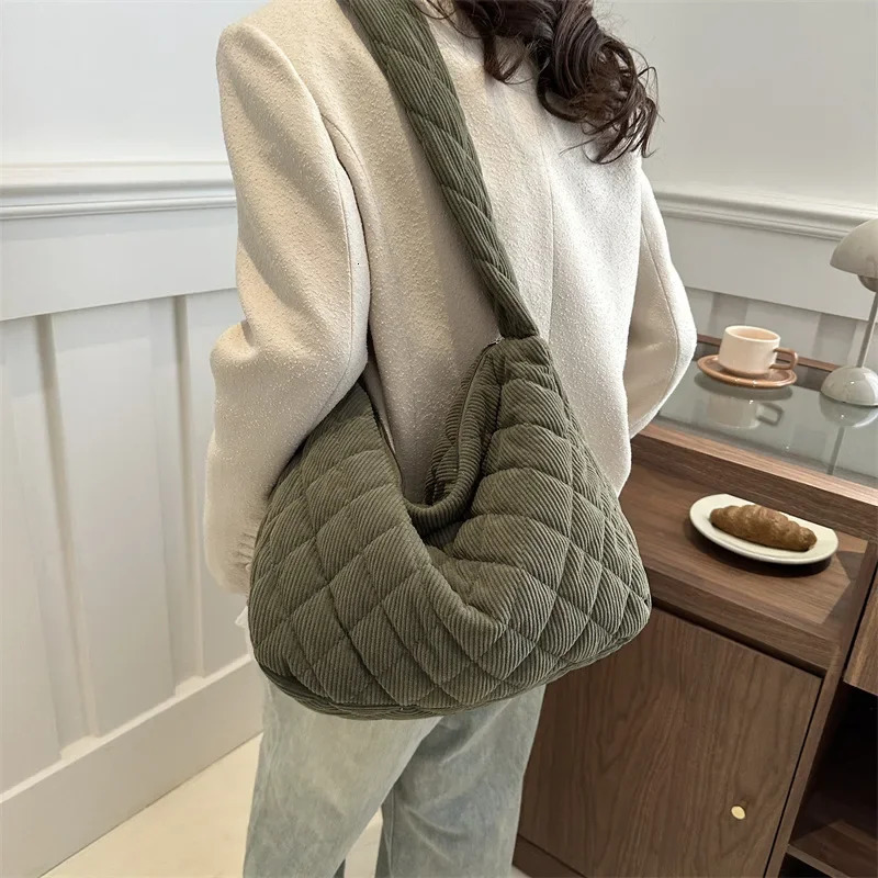 Casual Diamond Corduroy Solid Colour Shoulder Bag Winter Thread Minimalistic Crossbody Bag Thick Large Tote Bag 241206