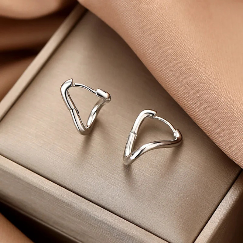 2024 Korean Silver Color Hoop Earrings for Women Trend Vintage Geometric Irregular Dislocation Ear Studs Earring Jewelry 241213