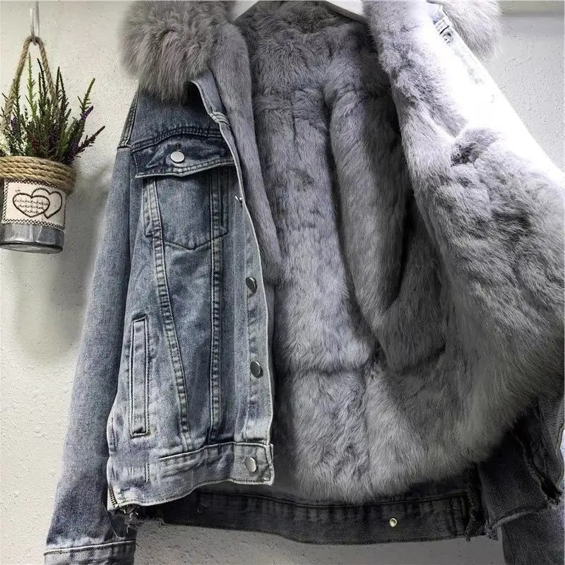 Womens large fur collar denim jacket loose fit for winter 2024 paired with a velvet thick cotton coat 241211