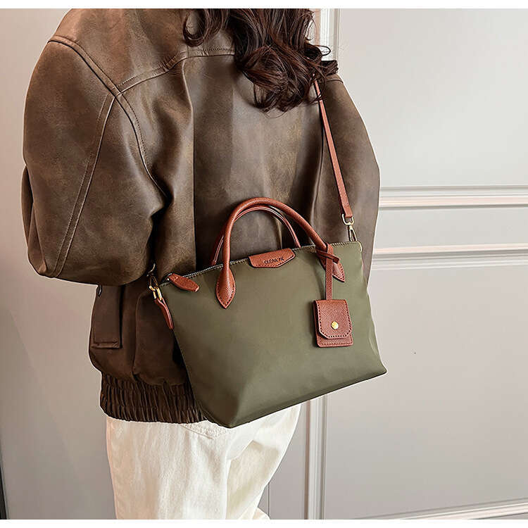 New Korean Style Trendy Tote Niche Fashion, High-End Feel, Nylon Fabric Lightweight Shoulder Crossbody Bag, Fashionable Quality, Classic