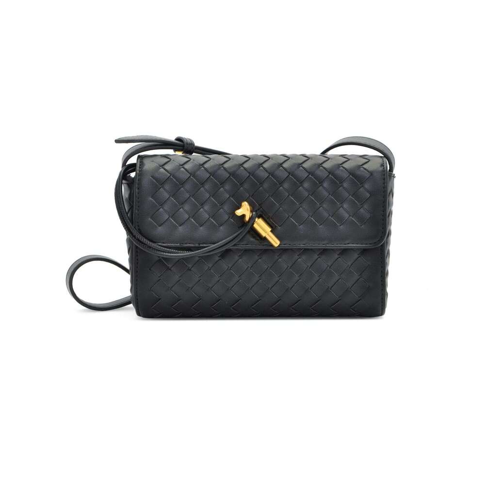 Handmade niche single shoulder hand-held horizontal fashion small square bag, exquisite diagonal cross women's bag