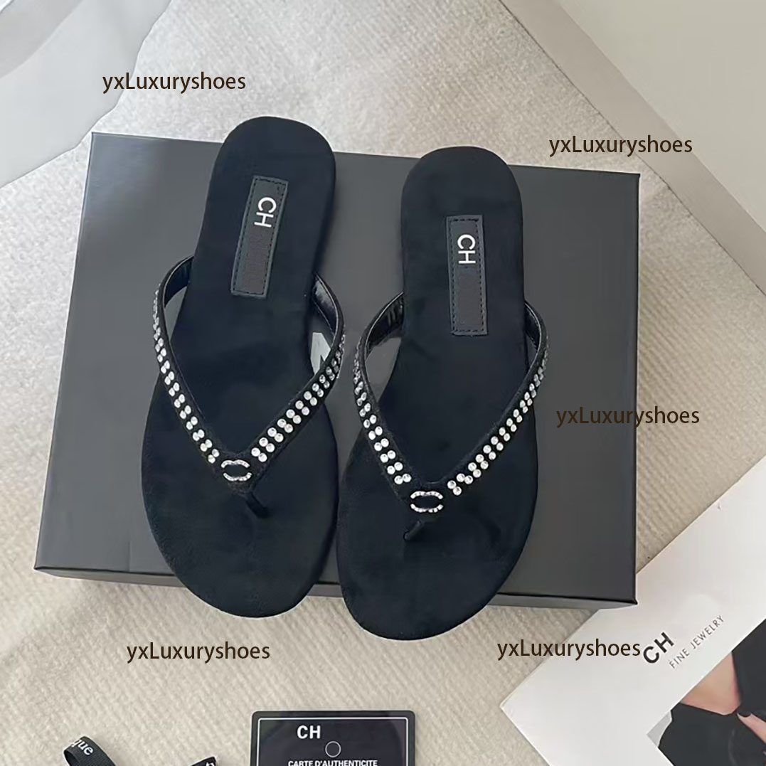 2025 Paris new designer shoes women's beach wide flat CC suede flip-flops Luxury printed letter crystal CC upper logo beach casual sandals women's diamond slippers