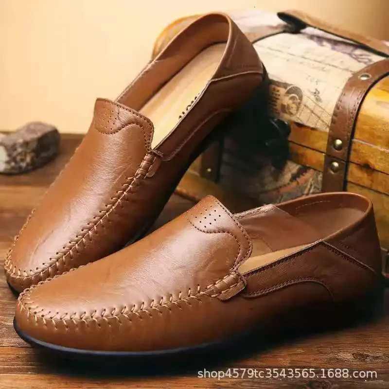 Mens leather shoes mens spring shoes slip on business casual leather shoes classic and soft Moccasins Hombre breathable flat shoes 241213