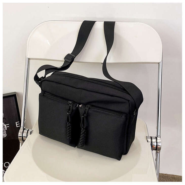Fashionable And Versatile Large Capacity For Women's New Commuting Shoulder Niche Minimalist Bag, Waterproof Bag