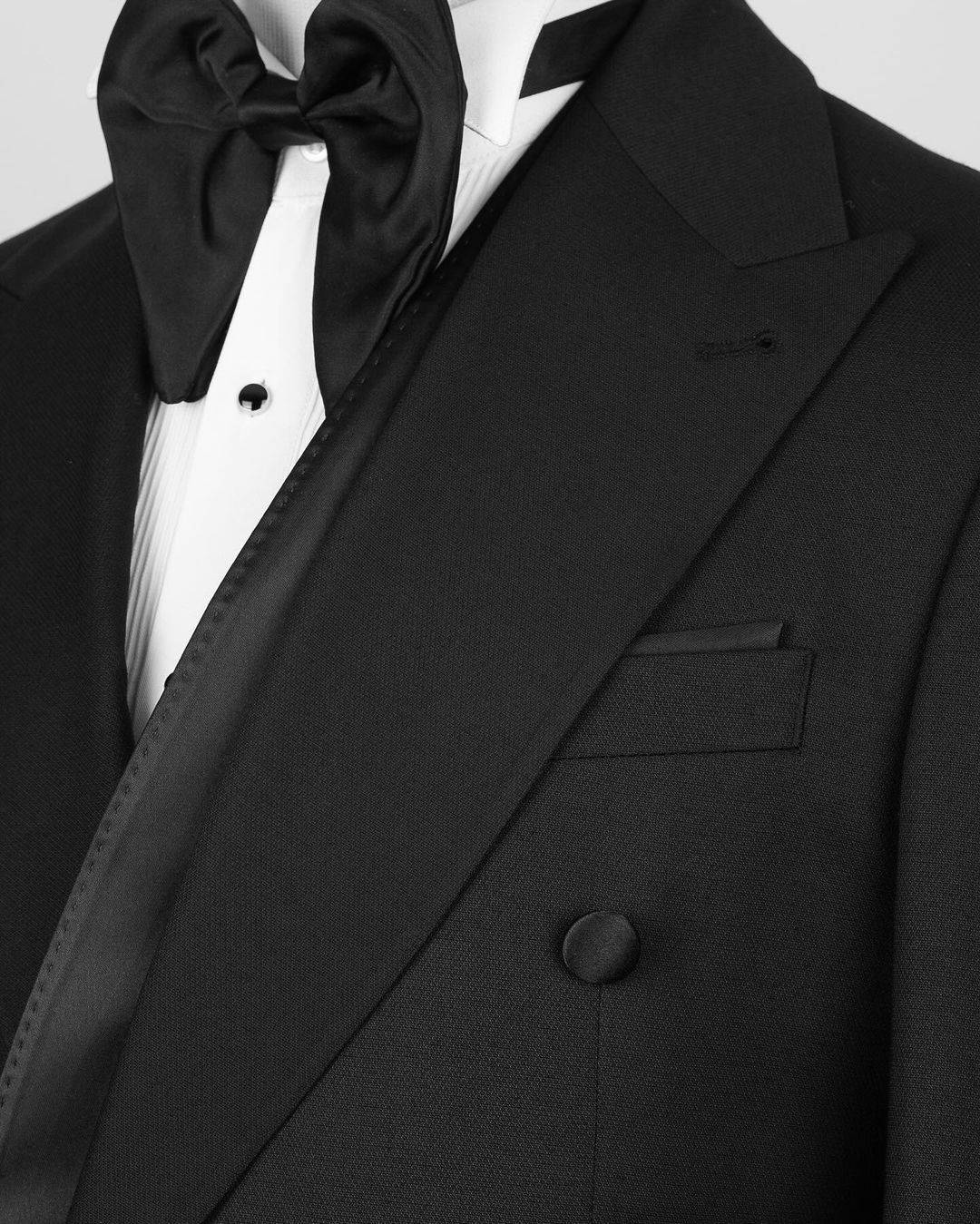 Modern Wedding Suits Trim Fit 1 Piece Set Coat Peaked Lapel Fashion Men Tuxedos Two Button Formal Groom Tuxedo suit Customized